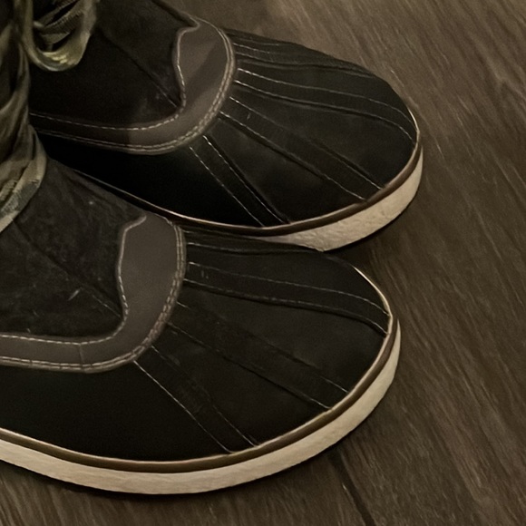 Authentic UGG Signature Waterproof boots sz 8 Euro 39 - Picture 3 of 12